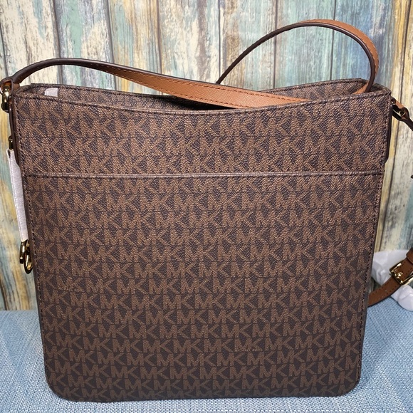 MICHAEL KORS JET SET LARGE LOGO MESSENGER BAG - Picture 5 of 9